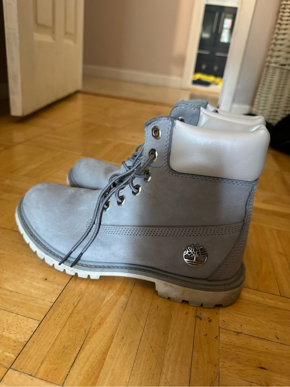 Timberland Gray Leather Ankle Boots with White Collar